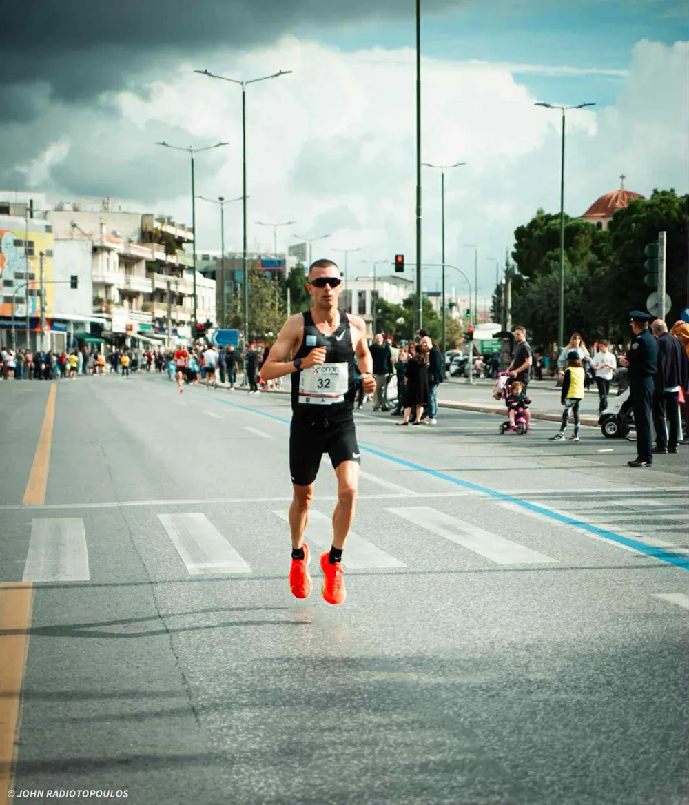 Ο «εισβολέας» των αποστάσεων: Πώς ο Amadeus Clements σε 14 μήνες άλλαξε τα δεδομένα - «Δεν υπάρχει προπονητής που να θέλει περισσότερο από εμένα να γίνω πρωταθλητής με ρεκόρ» - Α΄μέρος runbeat.gr 